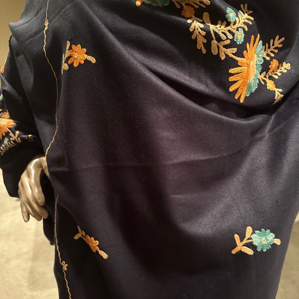 Wool embroidery shawl new